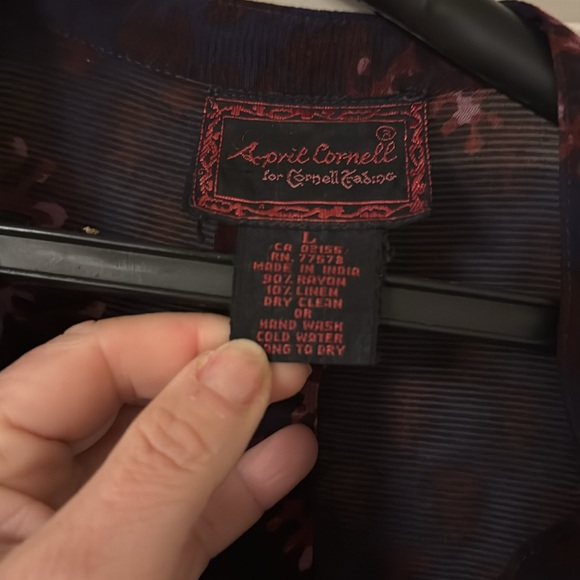 Gorgeous, sheer overdress. Beautiful button details. Rayon and linen - Picture 3 of 5